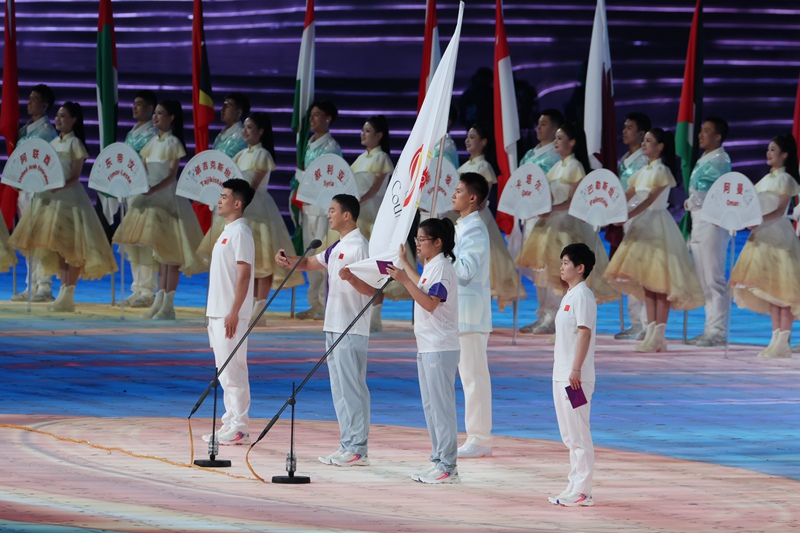 9月23日晚，第十九届亚洲运动会开幕式在浙江省杭州市隆重举行。这是裁判员代表在开幕式上宣誓。人民网记者 李乃妍摄