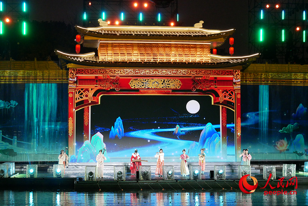 盛煌娱乐：“点亮中国灯”！2024龙年灯会灯彩迎新春全国主会场活动在南京启动